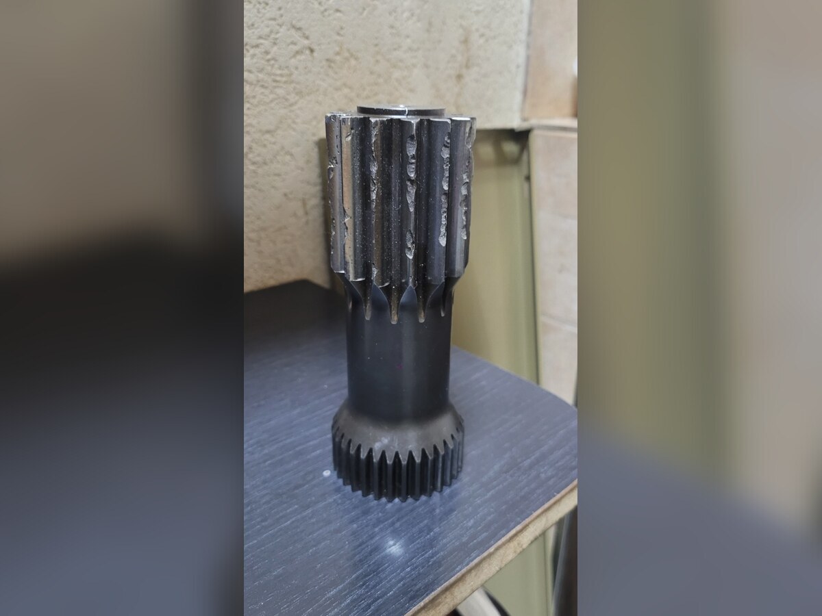 Eje solar recibido con el dentado severamente dañado